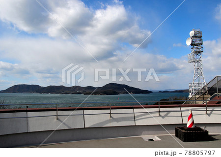 与島サービスエリアの展望台から電波塔を右に丸亀市の本島の全景を引き気味に望む 与島サービスエリアの展望台から電波塔を右に丸亀市の本島の全景を引き気味に望む 78805797