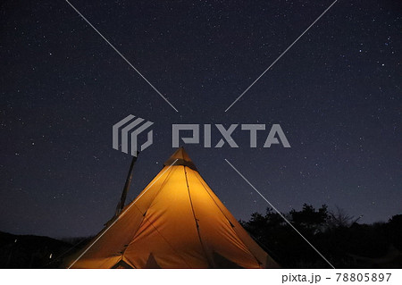 ワンポールテントの星空キャンプ 78805897