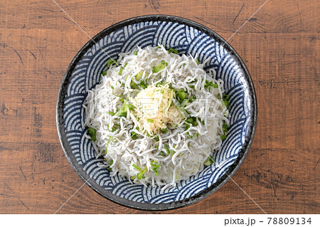 しらす丼　俯瞰　ハイアングル　スペース 78809134