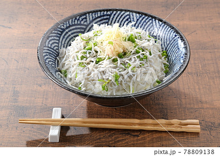 食卓のしらす丼 78809138