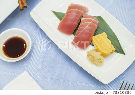 マグロの寿司2個と厚焼き玉子 マグロの寿司2個と厚焼き玉子 78810886
