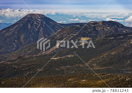 八ヶ岳連峰・天狗岳から見る北横岳と蓼科山 八ヶ岳連峰・天狗岳から見る北横岳と蓼科山 78811243