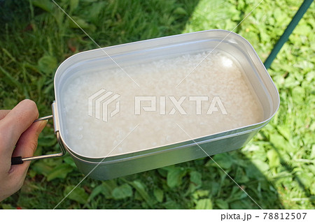 水に浸けた状態の米 78812507