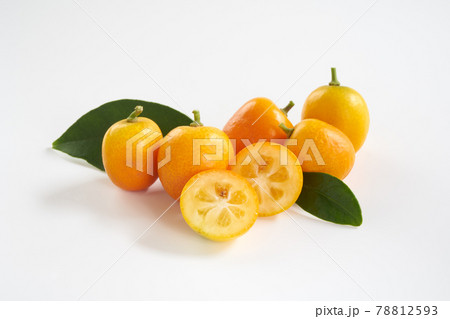金柑を白バックで 金柑を白バックで 78812593