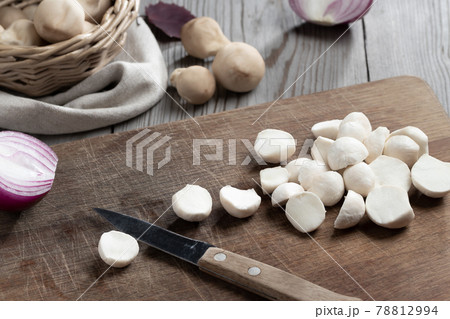 Cooking edible puffball mushrooms. Cutting peeled mushrooms on a cutting board Cooking edible puffball mushrooms. Cutting peeled mushrooms on a cutting board 78812994