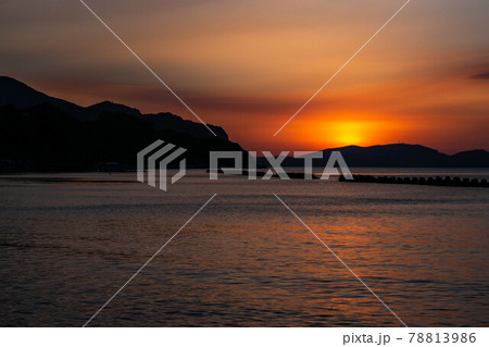 夏の銭函海岸の夕日 78813986