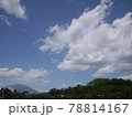 爽やかな青空と雲と自然の風景 78814167
