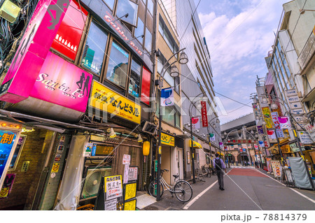日本の東京都市景観 6月・3度目の緊急事態宣言再延長下の新橋・飲み屋街=6月18日 日本の東京都市景観 6月・3度目の緊急事態宣言再延長下の新橋・飲み屋街=6月18日 78814379