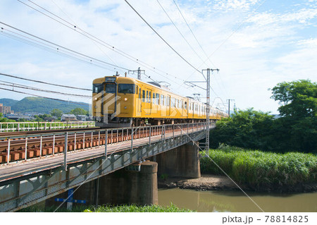山陽本線足守川鉄橋を走る黄色い国鉄115系福山駅行き普通電車2　岡山県岡山市北区 78814825