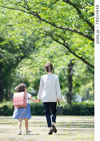 親子 小学生 通学 通勤 ファミリーイメージ 78814848