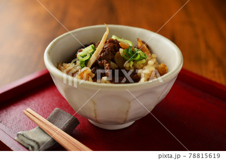 牛肉と牛蒡の炊き込みご飯 78815619