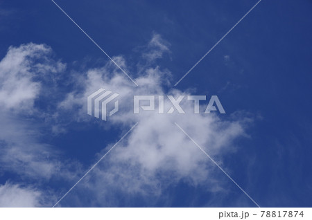 《背景素材》上高地の空と雲　撮影場所：明神付近（長野県、上高地） 78817874