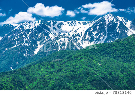 《長野県》北アルプスの山岳風景・新緑シーズン 《長野県》北アルプスの山岳風景・新緑シーズン 78818146