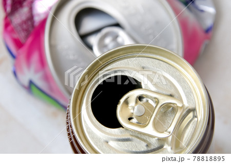 空き缶 缶 飲み物 飲料水 ジュース アルミ缶 アルミニウム アルミ 飲料 資源ごみの写真素材 7185