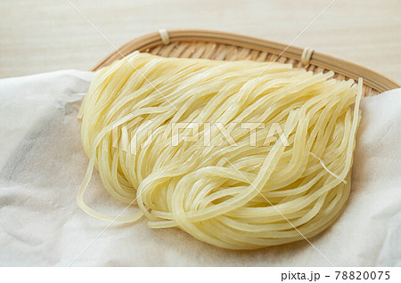 生の冷麺の麺 盛岡冷麺 生の冷麺の麺 盛岡冷麺 78820075