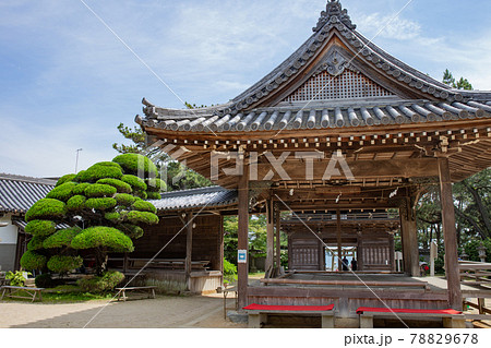 あじさい神苑で有名な兵庫県明石市の東播磨にある住吉神社の境内にある能舞台 あじさい神苑で有名な兵庫県明石市の東播磨にある住吉神社の境内にある能舞台 78829678
