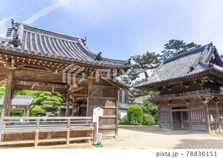 あじさい神苑で有名な兵庫県明石市の東播磨にある住吉神社の境内にある能舞台と桜門 78830151