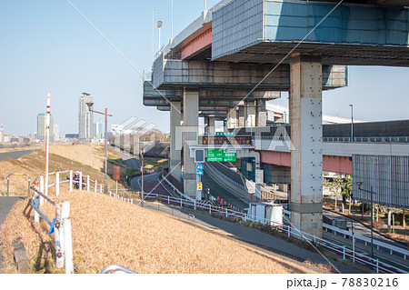 荒川土手からの首都高の入口／東京都足立区鹿浜 78830216