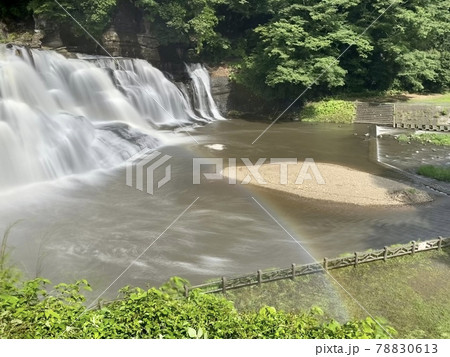 虹のかかる龍門の滝 78830613