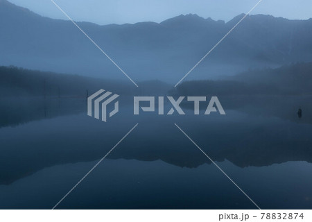 霧晴れゆく大正池 78832874