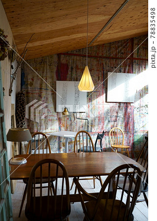 太陽の光が差し込む北欧風の部屋 太陽の光が差し込む北欧風の部屋 78835498