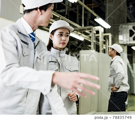 生産/工場で作業する技術者 生産/工場で作業する技術者 78835749