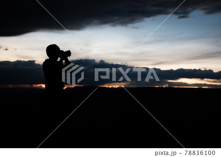 アメリカのアリゾナ州のグランドキャニオン国立公園のデザートビュー展望塔の夕日景色 78836100