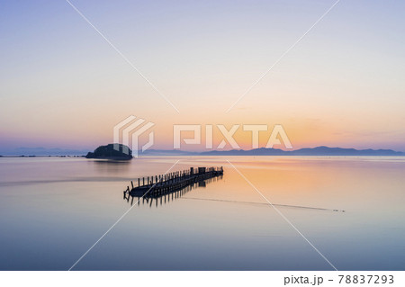 人 日の出 夜明け 78837293