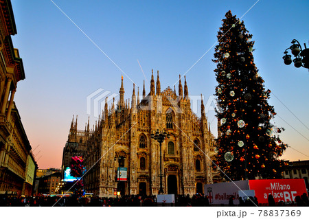 ミラノ・夕暮れのドゥオーモとクリスマスツリー1 ミラノ・夕暮れのドゥオーモとクリスマスツリー1 78837369