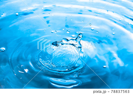 Water splash close-up. Drop of water. Blue water drop. Falling water. 78837563