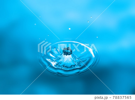 Water splash close-up. Drop of water. Blue water drop. Falling water. 78837565