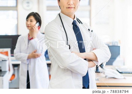 若い男女の医療チーム 78838794