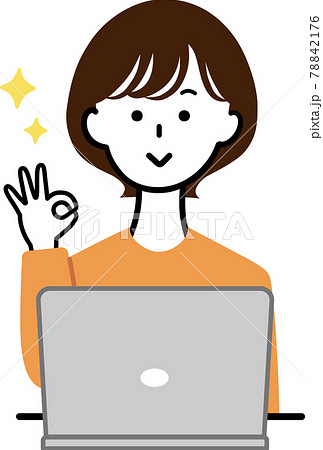 パソコン作業　OKポーズの女性 78842176