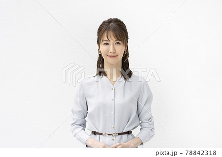 30代前半の女性 カメラ目線 ポートレート 30代前半の女性 カメラ目線 ポートレート 78842318