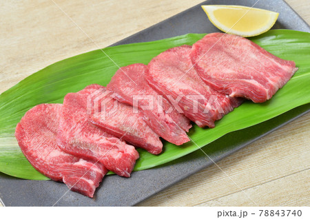 郷土料理、地元グルメ、仙台の牛タン（焼肉用の生肉、未加熱）。 78843740