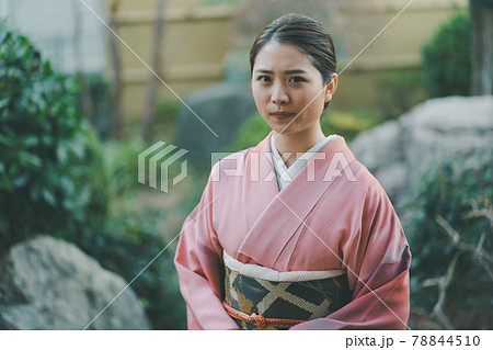 20代着物女性の悩み事 78844510