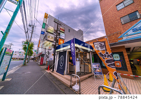 日本の横浜都市景観　あざみ野駅前の商店街などを望む。ATMも大変身… 78845424