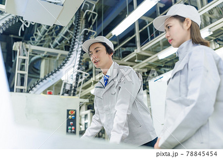 生産/工場で作業する技術者 78845454