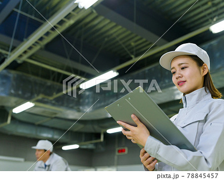 生産/工場で作業する技術者 78845457