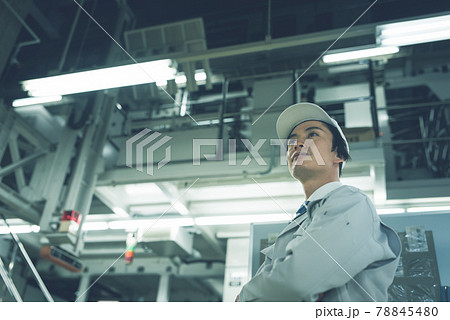 生産/工場で作業する技術者 生産/工場で作業する技術者 78845480