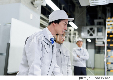 生産/工場で作業する技術者 78845482