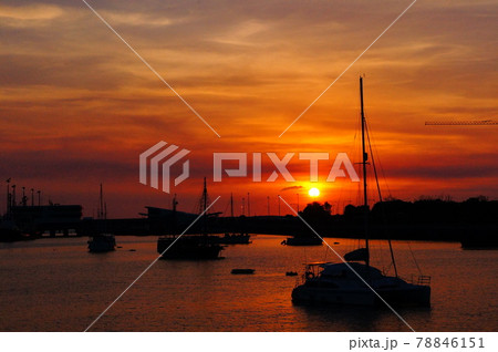 オーストラリア　ダーウィンウォーターフロントの夕焼け 78846151