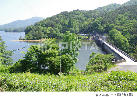 西中国山地にある樽床ダムの景色 78846389