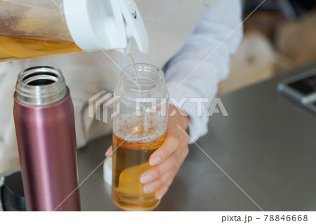 水筒　準備　ママ　家事 78846668