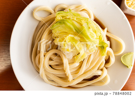 富士吉田名物の吉田のうどんの冷やしたぬきはコシの強さが日本一 78848002