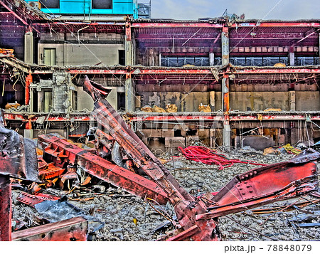 解体工事中の壁が無いデパートのイラスト素材