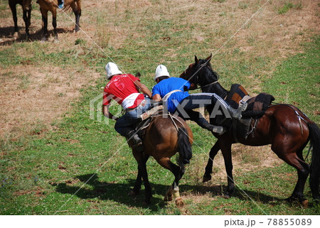 キルギスの騎馬相撲 78855089