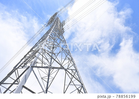 送配電網の鉄塔と青空 送配電網の鉄塔と青空 78856199
