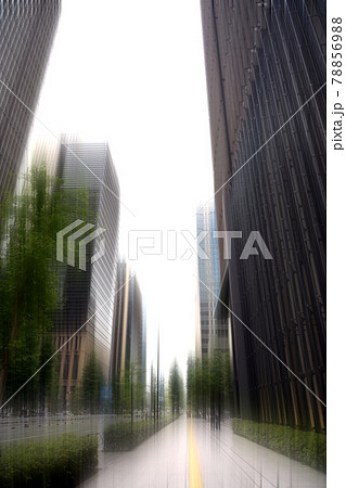 Vertical position 縦位置 アート風ビジネス街風景 東京丸の内 高層ビルの谷 Vertical position 縦位置 アート風ビジネス街風景 東京丸の内 高層ビルの谷 78856988
