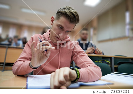 the student uses a smartwatch in math class 78857231